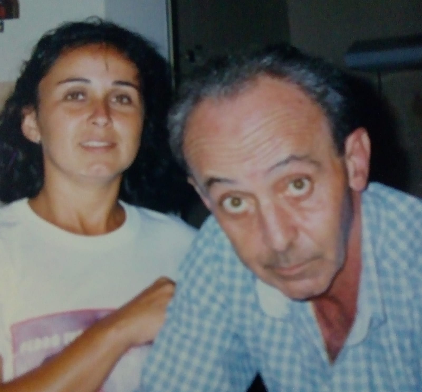  
	Paulo Nogueira Mira, meu saudoso pai, conhecido na nossa região do Circuito das Águas como Dr. Leco, meu maior ídolo. Herdei muita coisa dele: meu nome, Paula, embora a espera do primeiro filho fosse por um menino rsrs. A teimosia, prefiro dizer a garra pra conseguir tudo que quero. O otimismo e a empolgação por tudo que me proponho a fazer. Ele, com certeza, continua vivo em mim.
